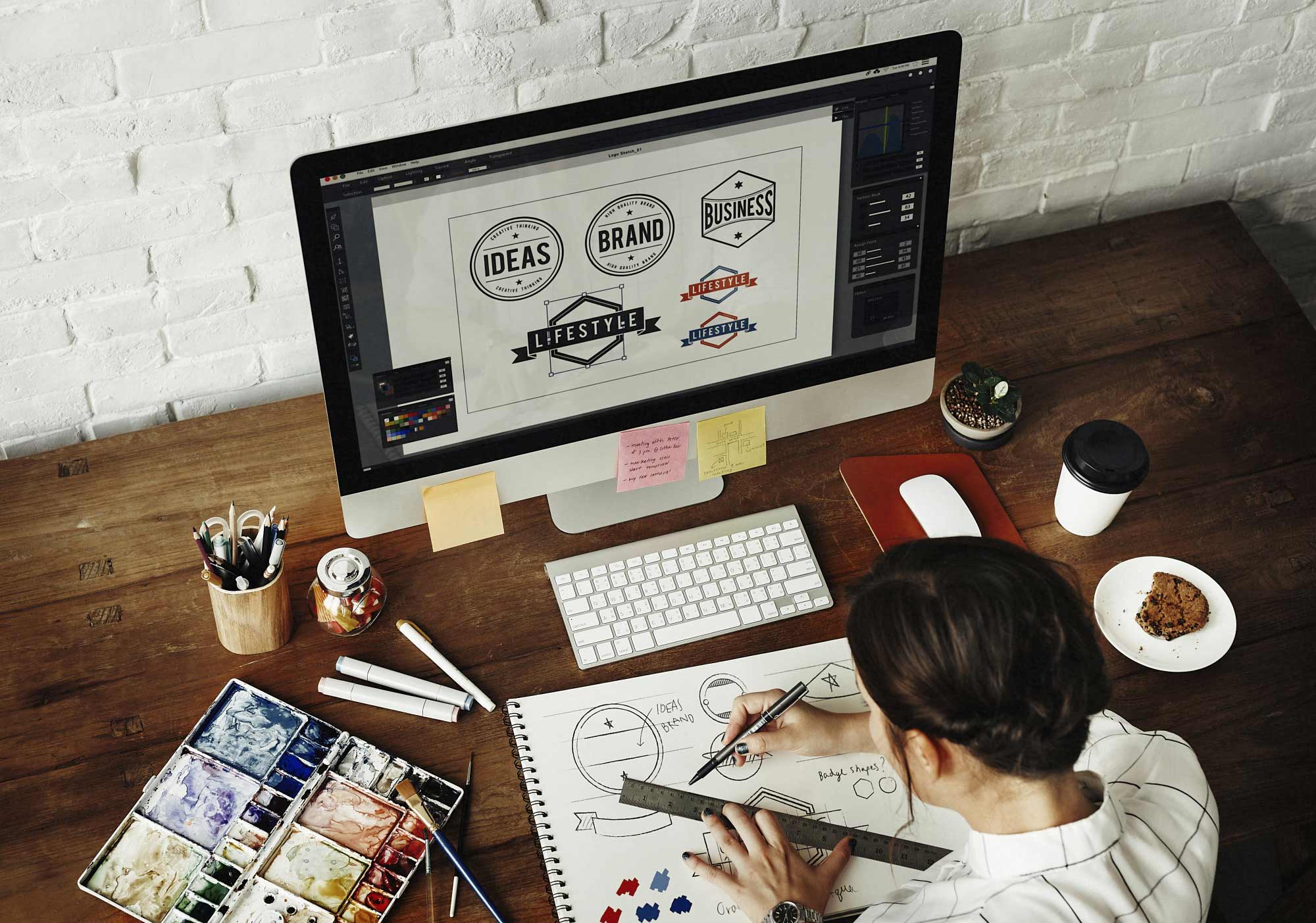 concepto-creativo-inicio-dibujo-estudio-diseno-empleo-ideas